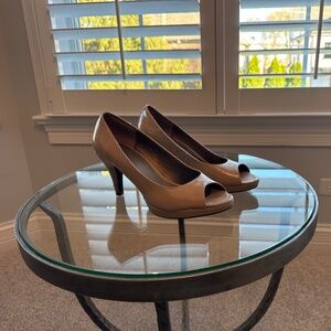 Bandolino Rainna pump